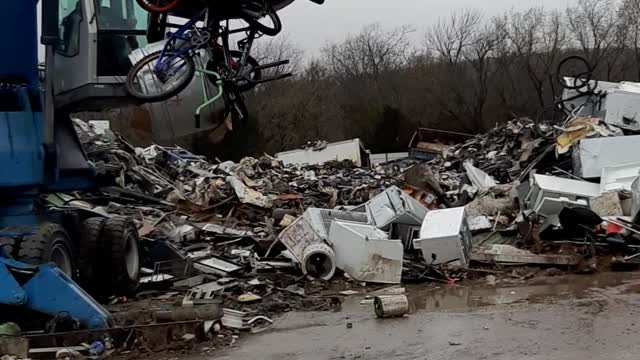 Recycling claw machine shop