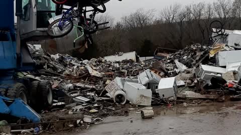 Recycling claw machine shop