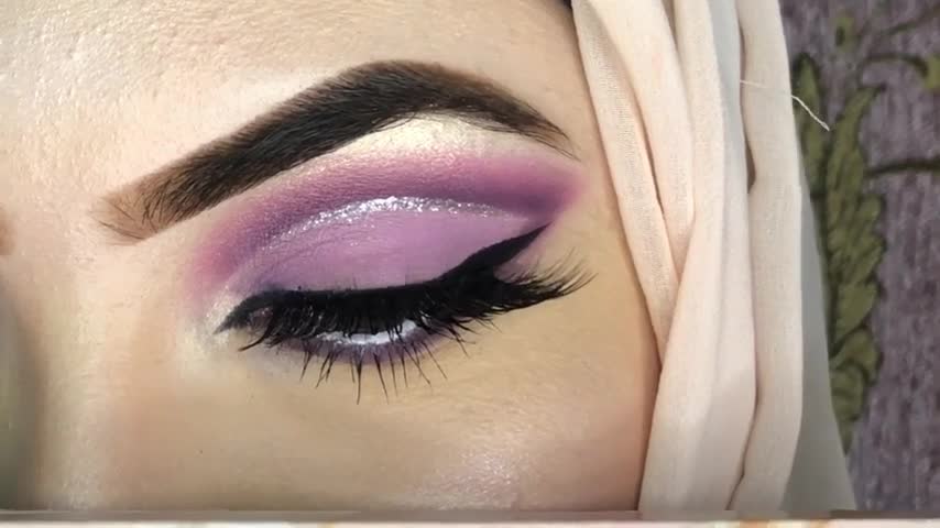 Tutorial For Beginers Purple glitter cut crease.