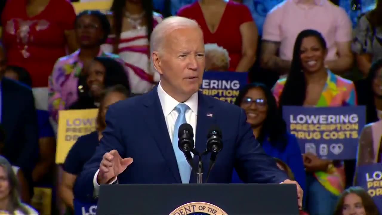 After Turning into a Rambling Mess, Crooked Joe Biden Calls Trump "Donald Dump" 🤦‍♂️💬