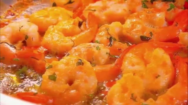 The shrimp making process is so appetizing.