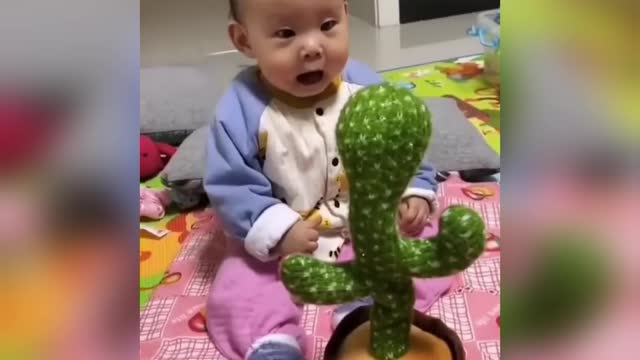 BABY REACTION ON DANCING DOLL.