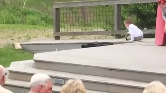Kids add some comedy to a wedding! - Rings Fails