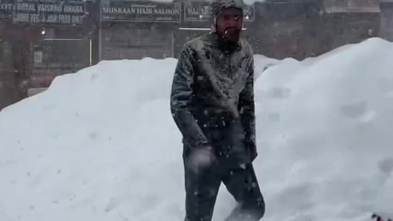 Gulmarg in February 2024 @TeliTanveervlogs #shorts #snowfall #gulmarg #kashmir #youtubeshorts