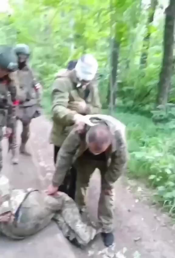 Russians show the abuse of Ukrainian prisoners of war without even hiding their faces