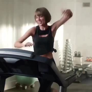 t seems that you have lost weight and your hair has grown longer.