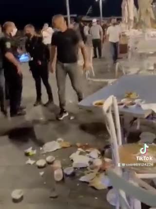 Arab Muslims in Jaffa Violently Fight Off Arresting Police Officer