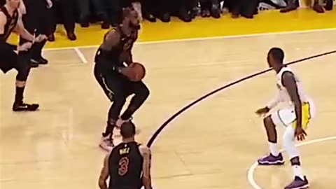 LeBron's Pass 🥶😵