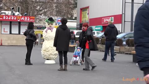 SCARY SNOWMAN PRANK 2019 - Hidden Camera Practical Joke