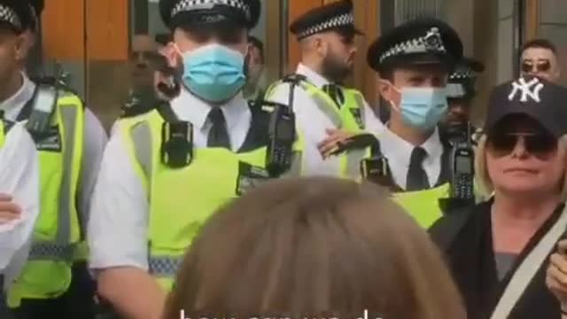 打了疫苗的可憐女孩 覺醒了