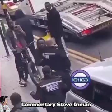 When a street vendor steps in because the cops are too useless & pathetic.