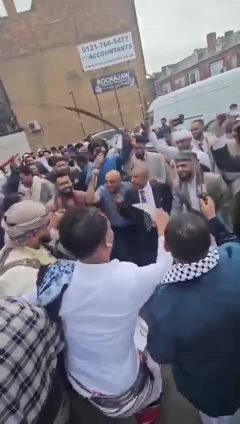 UK 🇬🇧. Muslims dancing with knives and machetes in Birmingham. Totally normal.? ?