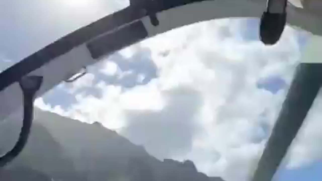 Four people miraculously survive a helicopter crash on Honopu Beach in Hawaii