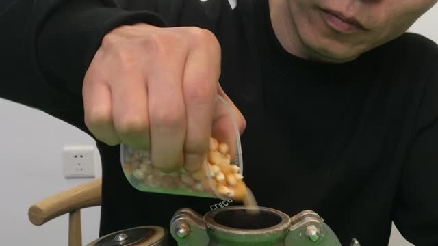 A new device for making popcorn ♥️😂