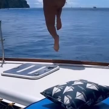 Chloe Bailey cheeked up wishing everyone a happy 2024