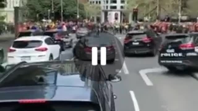 Victoria Police Run Like Girls from Angry Constructions Workers