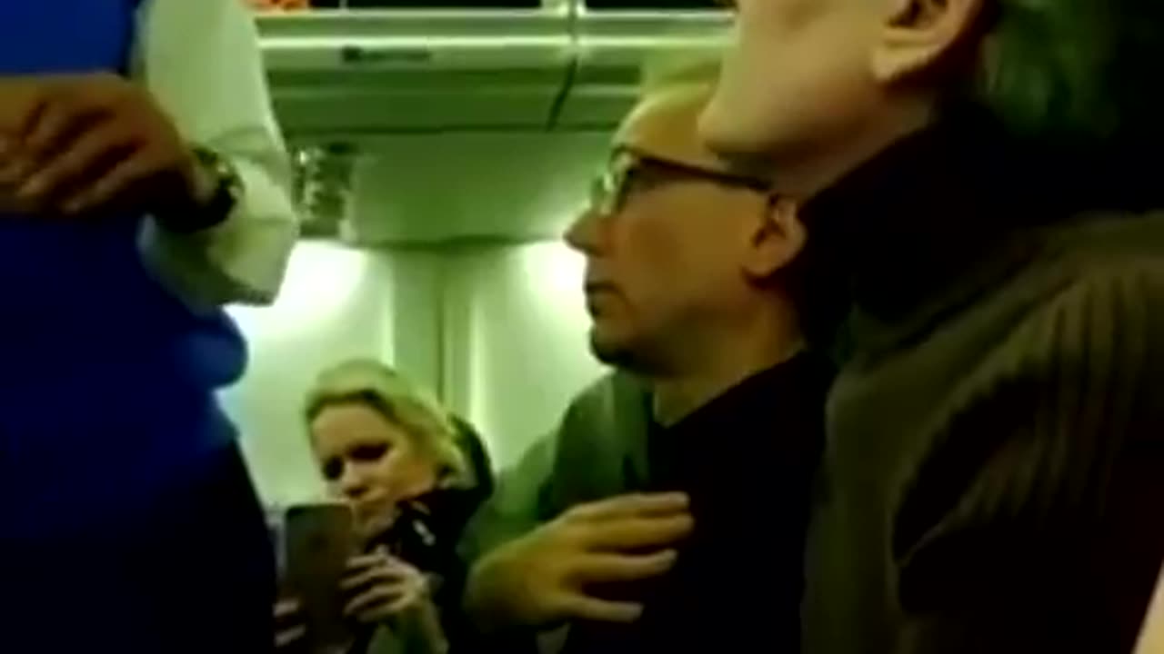 Hateful lady kicked off plane for harrassing Trump supporter