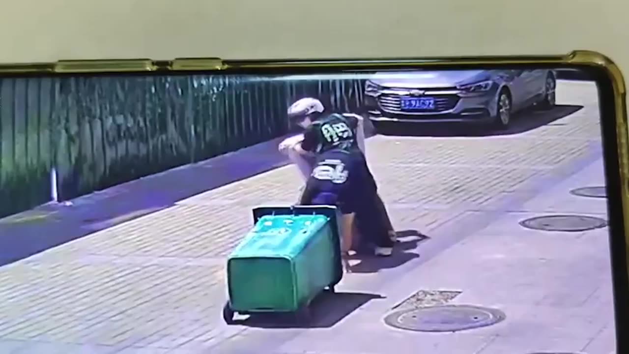Total Idiots At Work Caught On Camera