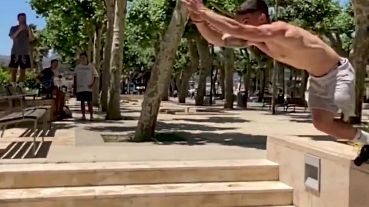 People Are Awesome - Man With One Leg Does Parkour ｜ People Are Awesome..