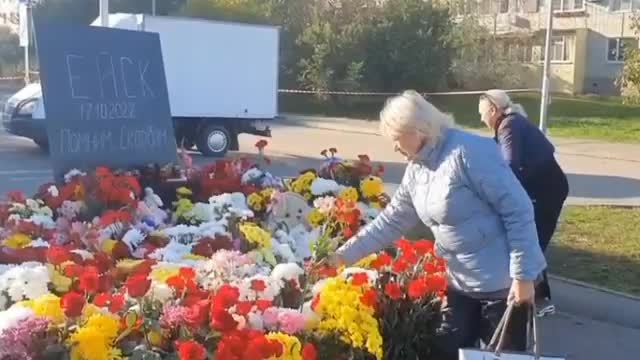 Residents of Yeysk continue to bring flowers to the house where the plane crashed