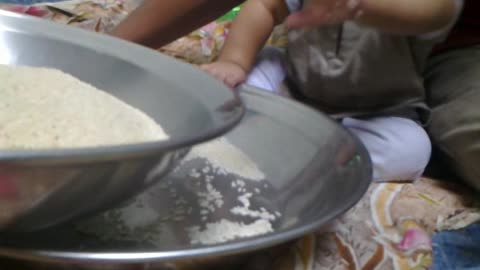 inosent baby fight to rice