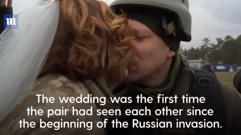 Sweet moment Ukrainian soldiers get married on the frontlines