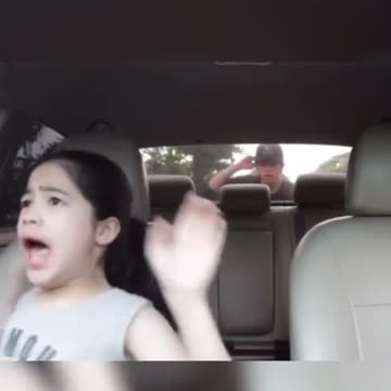 When my favorite song plays 😂