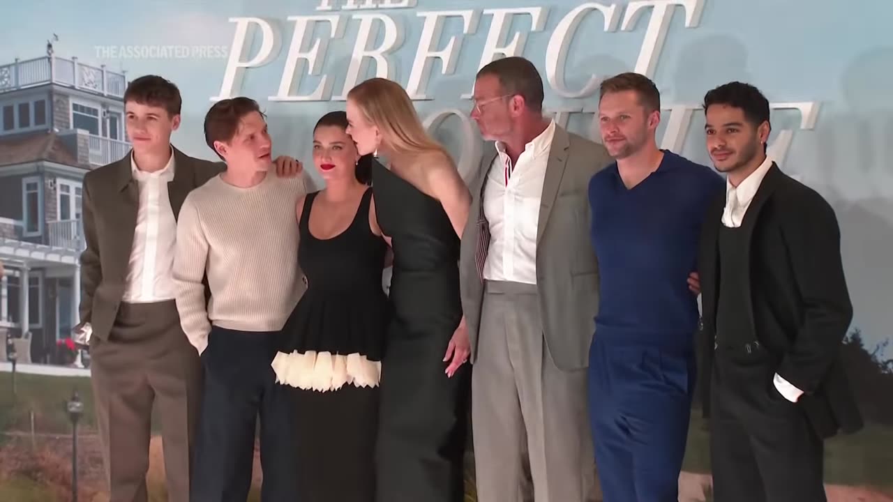 Nicole Kidman, Liev Schreiber pose at 'The Perfect Couple' premiere