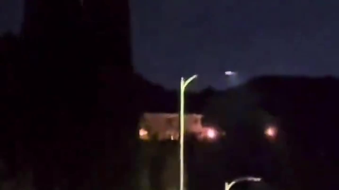 Is this Real? Very clear Video of an Alleged UFO sighting in Palmdale, California