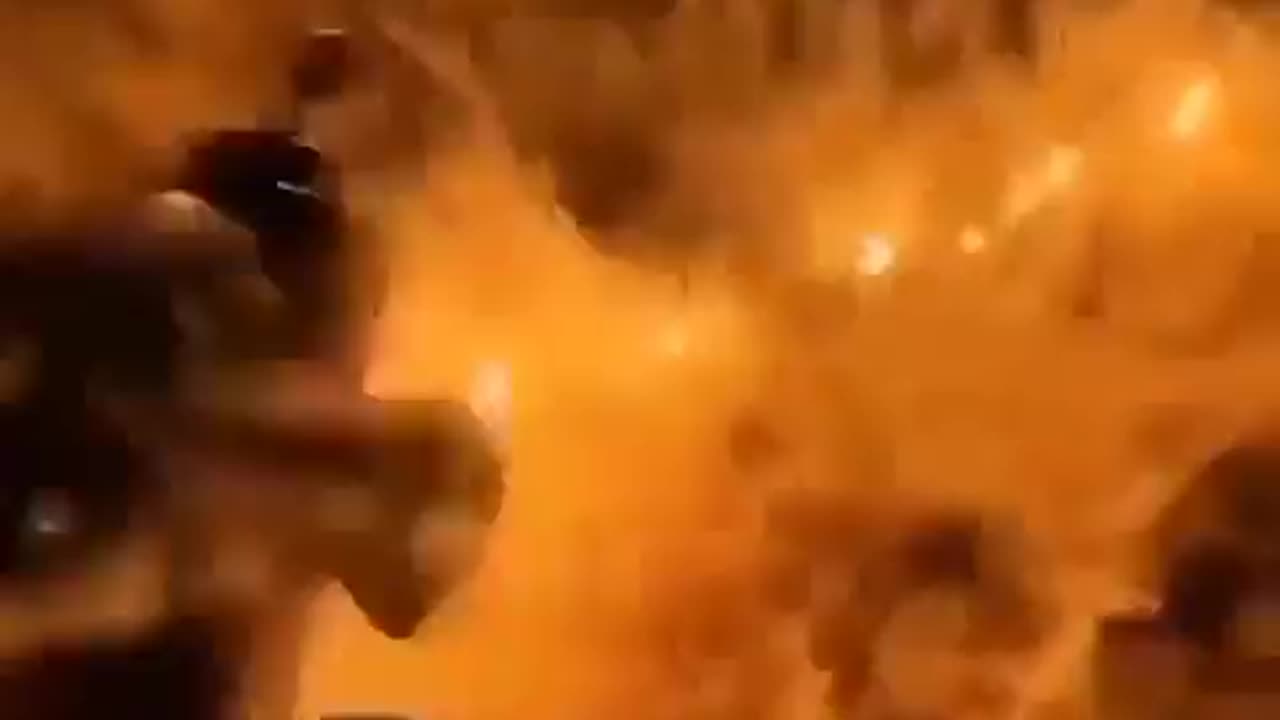 [UNKNOWN] Arsonist At Work Spreading Forest Fires