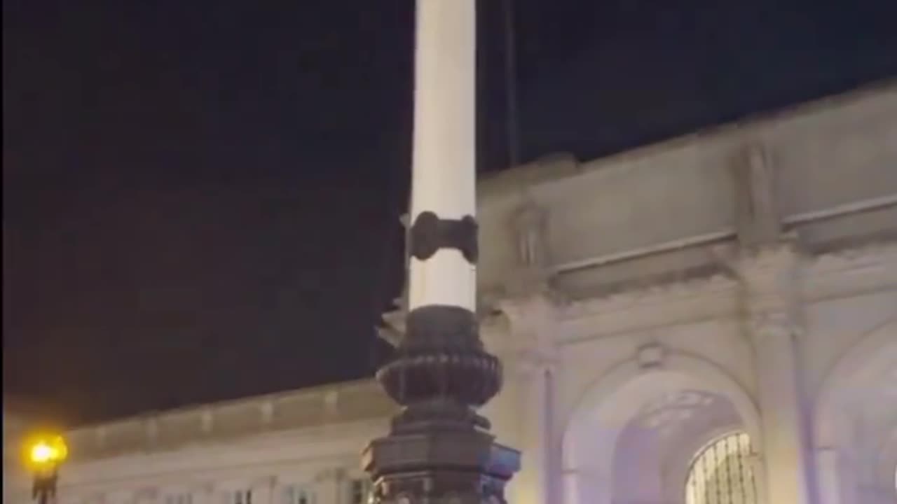 Lawmakers Restore American Flag Outside Union Station