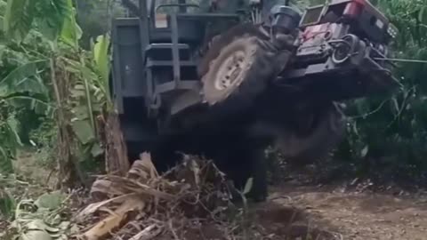 Agricultural vehicle 2 bridges loaded German cable too dangerous