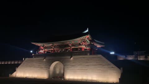 the entrance to a traditional Korean palace