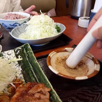 20210102 nghiền vừng ra để ăn với cơm