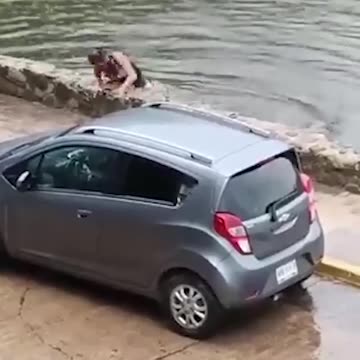 Heart-stopping moment enormous crocodile chases swimmer before he turns to fight beast off to escape