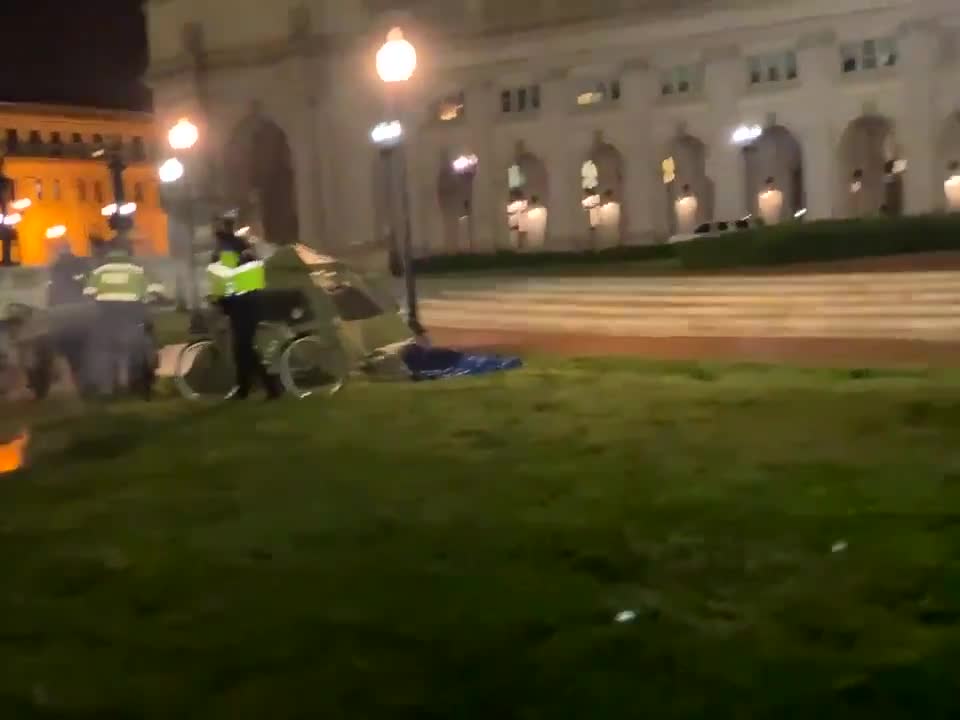 Rioters ASSAULT Police After Vandalizing Monument in Washington D.C.