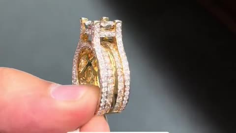 Ladies Solid 14K Gold & Natural VS Diamond Wedding Ring