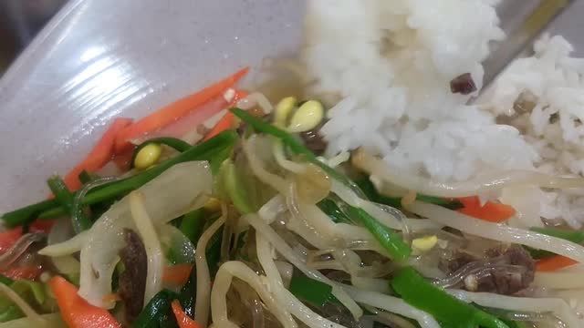 Korean stir-fried glass noodles and vegetables with reguler ramen!