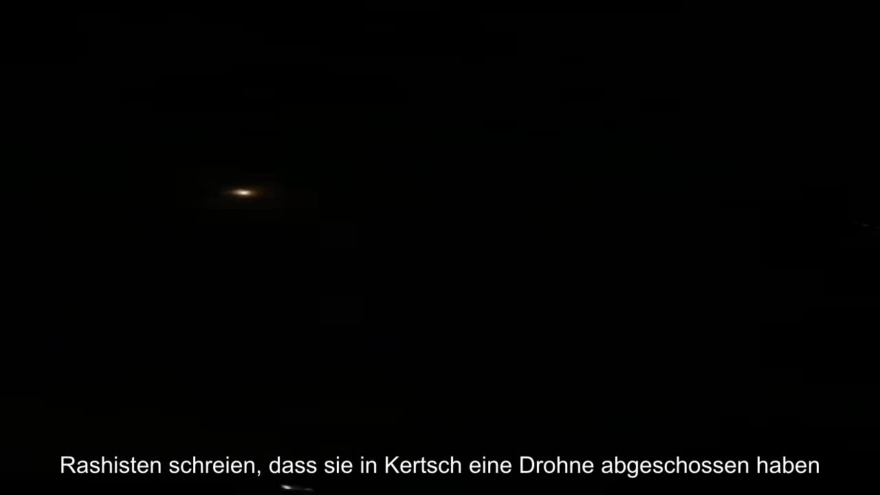 ️Rashists schreien, dass sie in Kertsch bei der Annäherung an die Krimbrücke eine Drohne abgeschoss