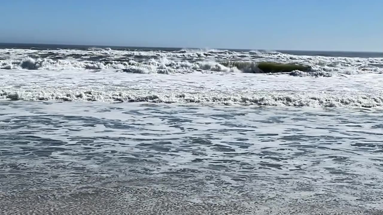 THE PEACEFUL SOUND OF WAVES CRASHING!