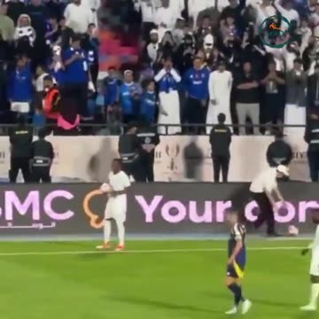Al Hilal fans chanting "#messi , Messi, Messi" in front of Ronaldo