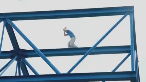 Mind blowing rooftop parkour w, oleg cricket, urbex