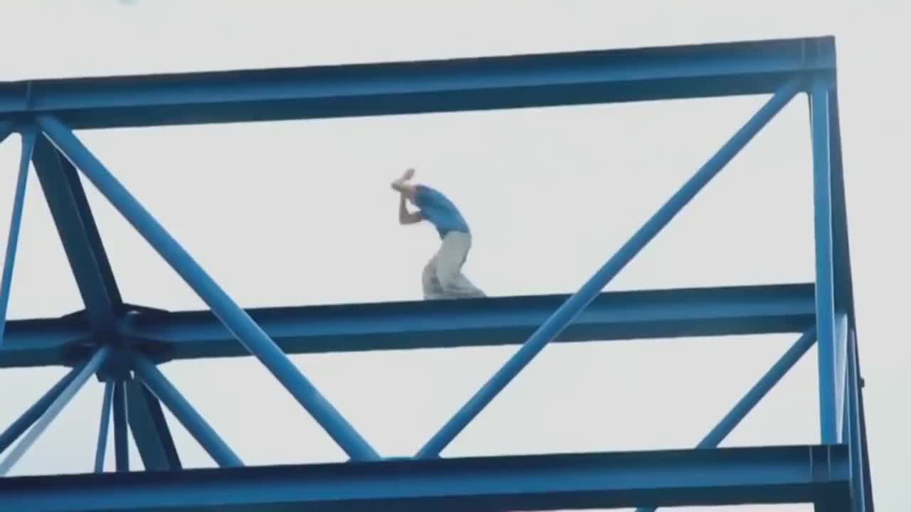 Mind blowing rooftop parkour w, oleg cricket, urbex