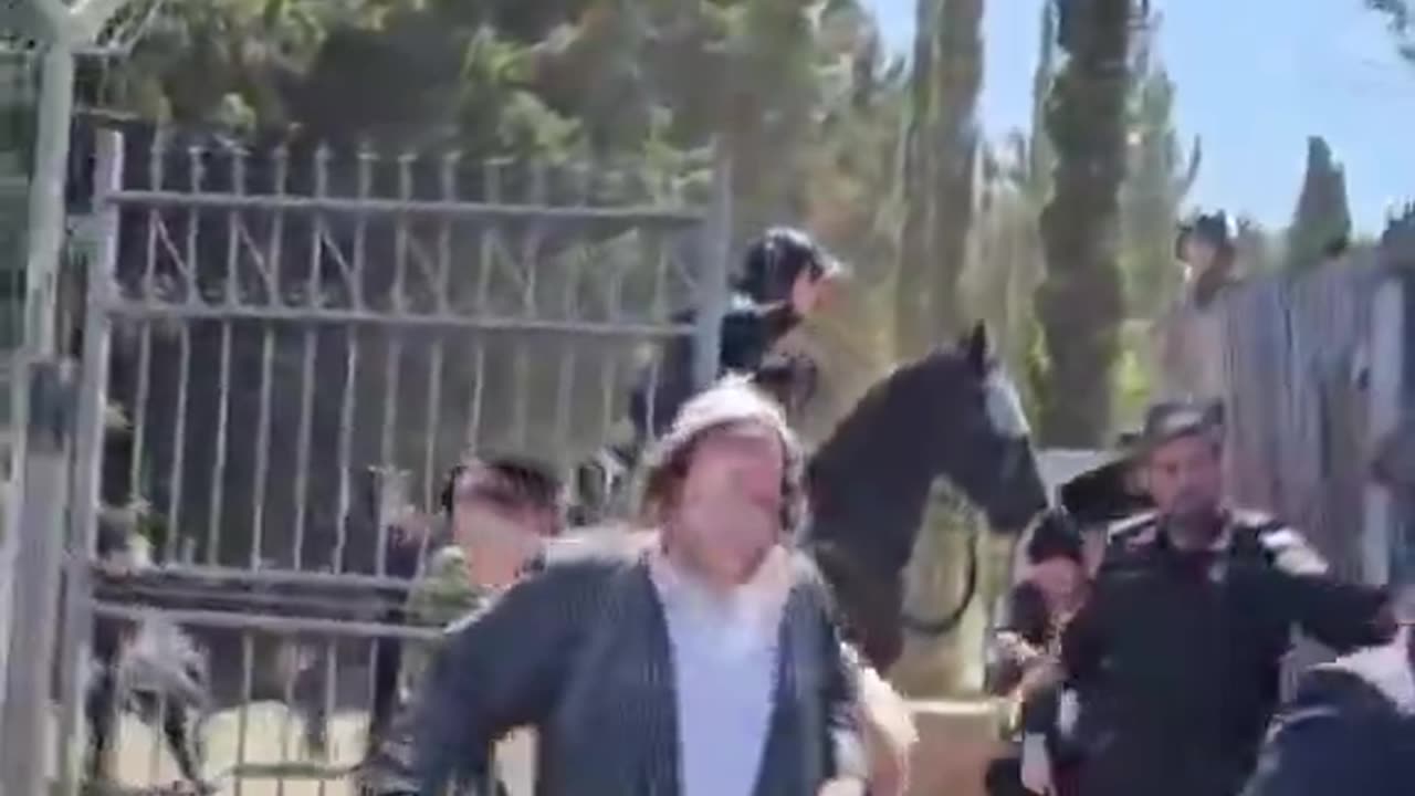 Haredim youths attacked an Israeli army camp near Tel Aviv