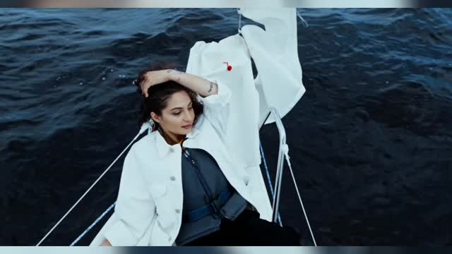 Boat girl viral