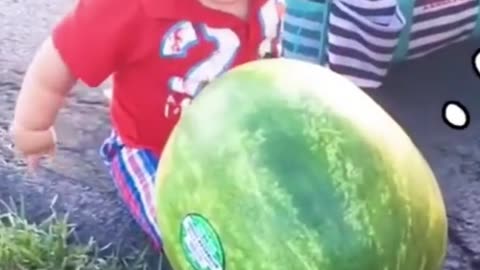 funny baby video eat fruit