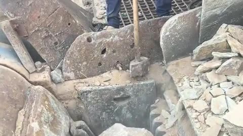 The rock crushing part 11