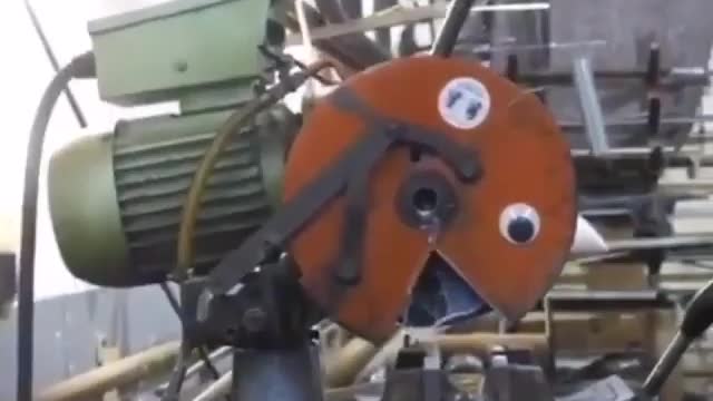 Talking saw machine...😱😱Its Carzy😂😂😂