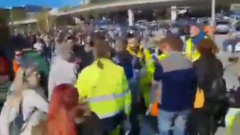 Mainstream media at the Trieste port strike over covid