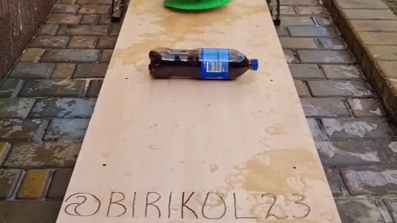 Oddly satisfying videos๐ฑ๐๐|| Breaking of filled cold drink bottles with cutter๐ฑ๐๐